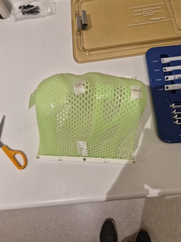 La partie moulée sur la tête